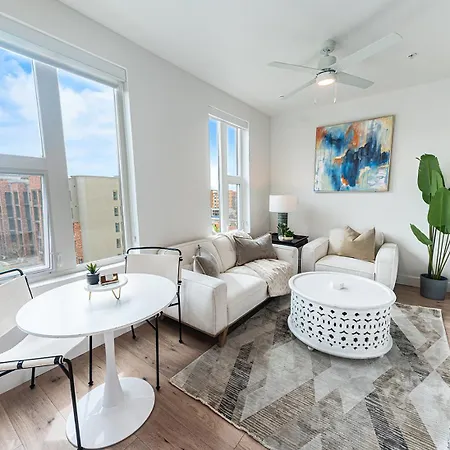 Awesome Amenities - Pool,Hottub,Gym,Bowling And More